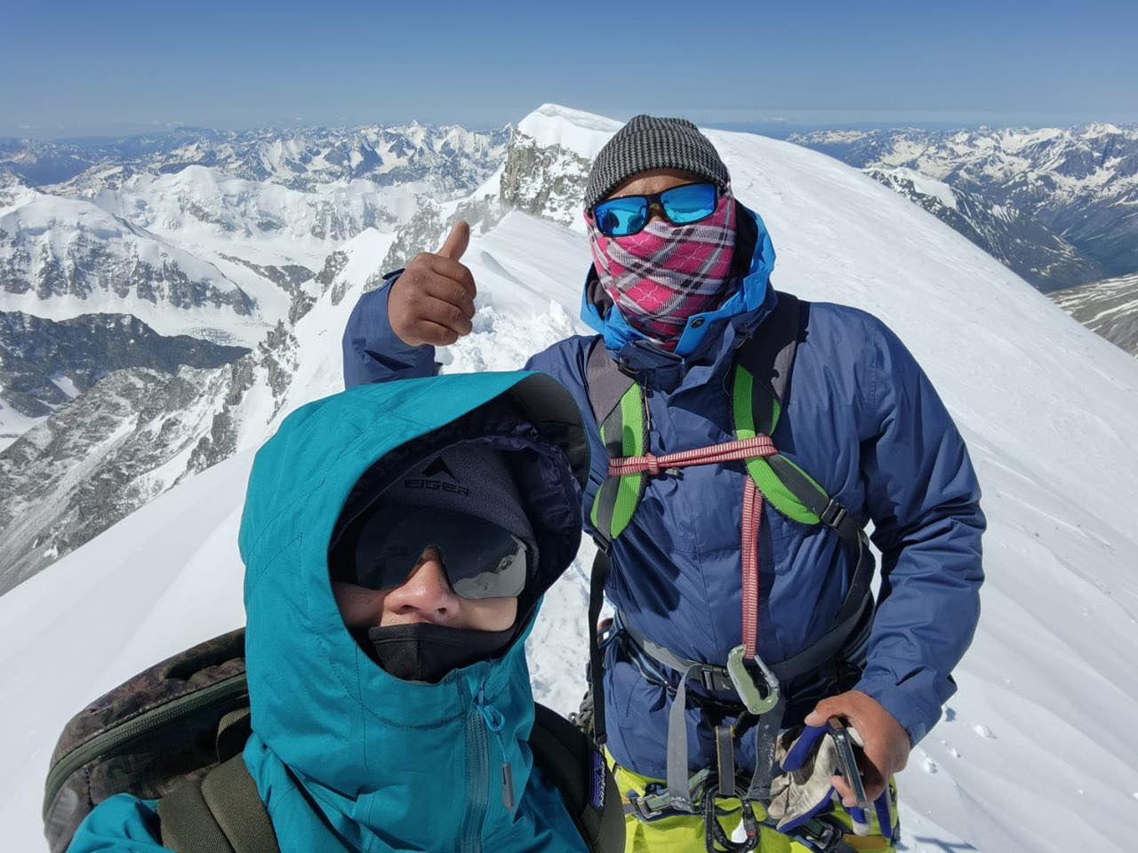 CLIMB  KHUITEN  PEAK IN MONGOLIA